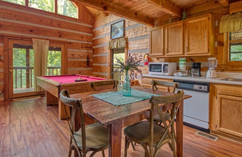 Gatlinburg - Pigeon Forge Cabin | Simply the Best - Game Room & Pet-Friendly Cabin in Wears Valley!