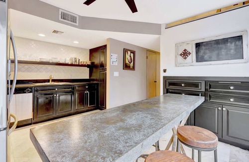 Hendricks and Venice Isles Apartment | Singer House Waterfront Retreat – 2BR