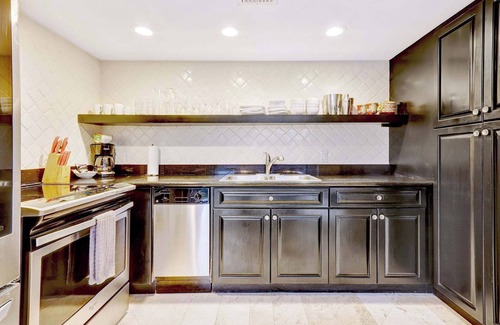 Hendricks and Venice Isles Apartment | Singer House Waterfront Retreat – 2BR