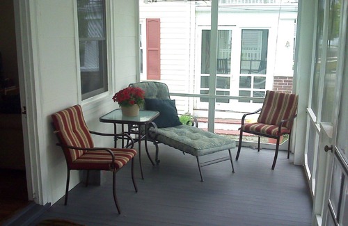 Gardens Cottage | Single cottage in the Gardens - walk to the beach and boardwalk