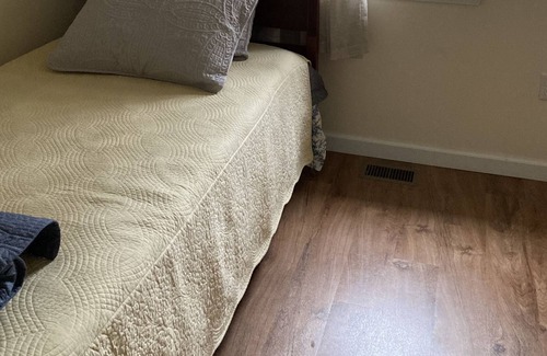 North Kingsville Cottage | Single family friendly home minutes from Lake Erie