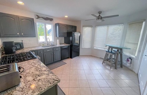 Villas House | Single Family Home Steps to The Bay (3BR/2.5BA) Pool & Pet Friendly In The Villas!