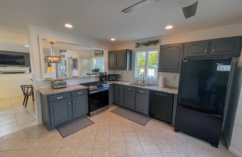 Villas House | Single Family Home Steps to The Bay (3BR/2.5BA) Pool & Pet Friendly In The Villas!