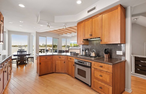 Central Mission Beach House | Single Family Waterfront Home in Mission Beach w/Hot Tub