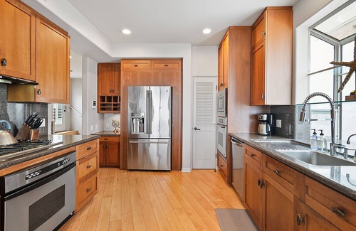 Central Mission Beach House | Single Family Waterfront Home in Mission Beach w/Hot Tub