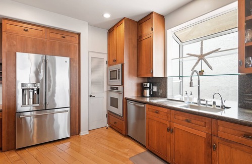 Central Mission Beach House | Single Family Waterfront Home in Mission Beach w/Hot Tub