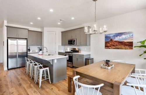 Washington House | Single floor home w/resort amenities and SUP