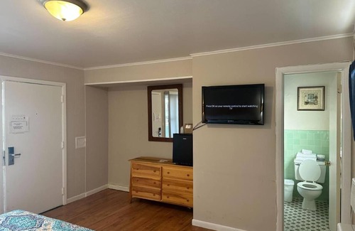 Saratoga Springs House | Single King Room - SKR