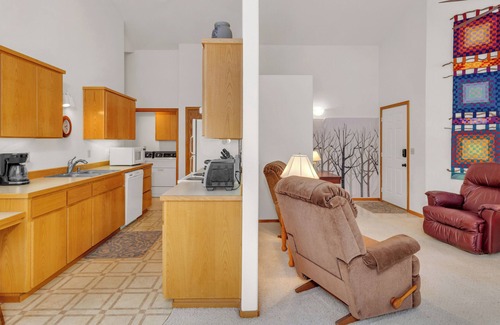Three Rivers House | Single Level, 3 bedroom located near the Deschutes River, paved walking trail