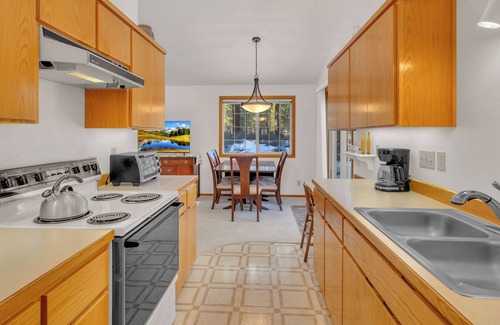 Three Rivers House | Single Level, 3 bedroom located near the Deschutes River, paved walking trail