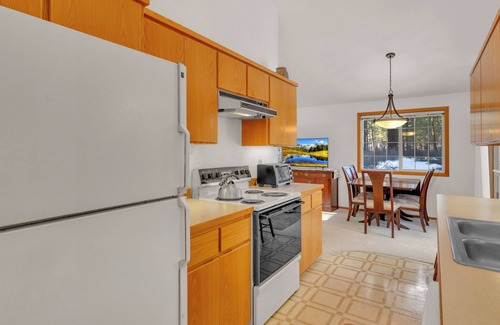 Three Rivers House | Single Level, 3 bedroom located near the Deschutes River, paved walking trail