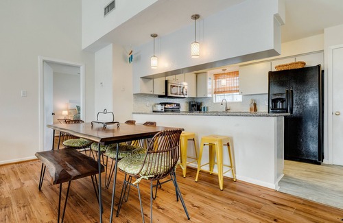 Pirates Beach House | Single Level Beachside Home, Great for Families & Dog Friendly - Walk to Beach