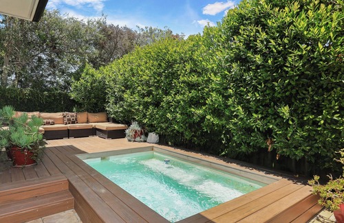 Corona del Mar House | Single level private home with spa, great outdoor space and close to CdM beaches