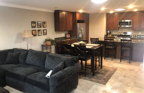 Yountville House | Single level remodeled patio home with 3 bedrooms/2 bathrooms and a garage.