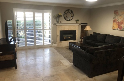 Yountville House | Single level remodeled patio home with 3 bedrooms/2 bathrooms and a garage.