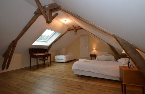 Servon-sur-Vilaine Bed & Breakfast | Single room in Gîte, kitchen and living room.
