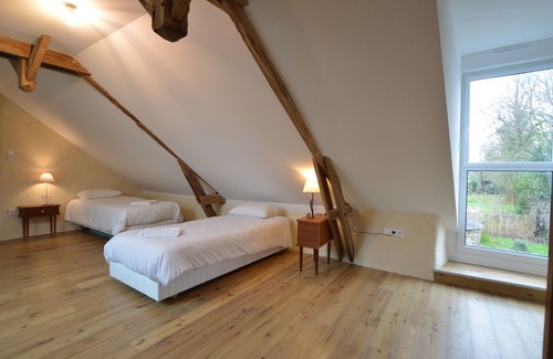Servon-sur-Vilaine Bed & Breakfast | Single room in Gîte, kitchen and living room.