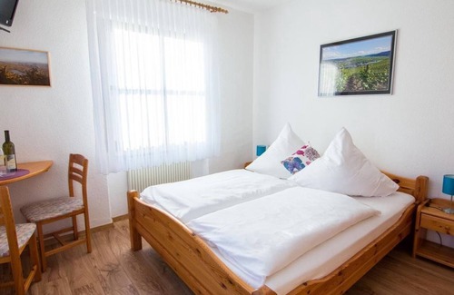 Niederemmel Bed & Breakfast | Single room on the ground floor - Gästehaus St. Eberhard