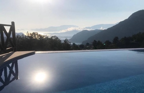 Ortaca Villa | single storey, 3bed private villa with infinity pool on the hillside in Gokbel