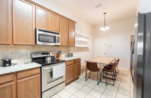Denton House | Single Story｜Pet-friendly｜Prime Location｜Near Parks, Lakes, and Trails #41174
