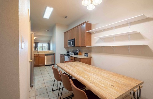 Denton House | Single Story｜Pet-friendly｜Prime Location｜Near Parks, Lakes, and Trails #41174