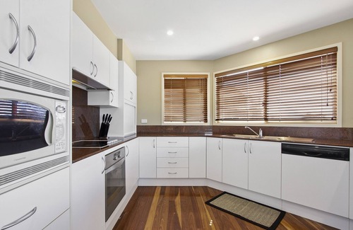 Mollymook House | Sippers at Seaview, Mollymook
