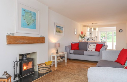 Rhosneigr House | SISIAL-Y-MOR, family friendly, country holiday cottage in Rhosneigr