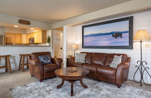 Steamboat Springs House | Sissa's Chalet | Gondola Views | Stargaze From the Hot Tub! | Unique Property
