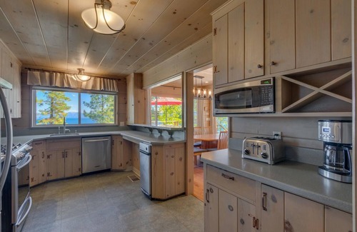 Tahoma House | Sittin' on the Dock - Lakefront - TLUXP