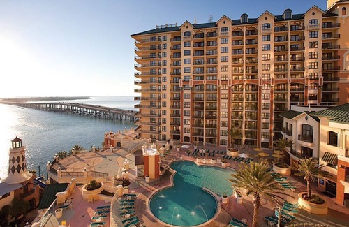 Destin Condo | Situated on Destin’s pristine beaches, luxury condos offer guests a beach haven,
