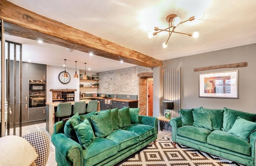 Tideswell Cottage | Situated perfectly in this quaint village of Tideswell.