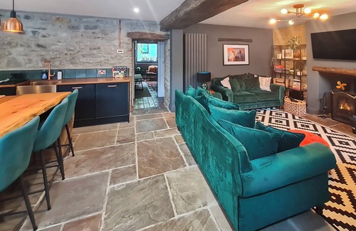 Tideswell Cottage | Situated perfectly in this quaint village of Tideswell.