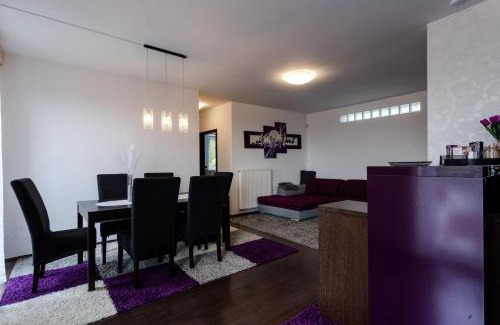 Pecs Apartment | Six Corners - Mystic Corner