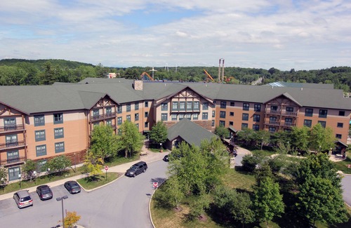 Queensbury Resort | Six Flags Great Escape Lodge & Indoor Waterpark
