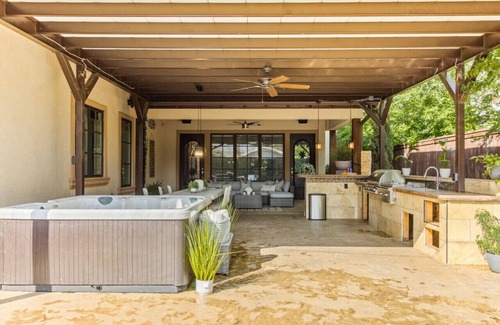 Fort Worth House | Sizzle & Soak: HotTub w/Outdoor Kitchen + Grill