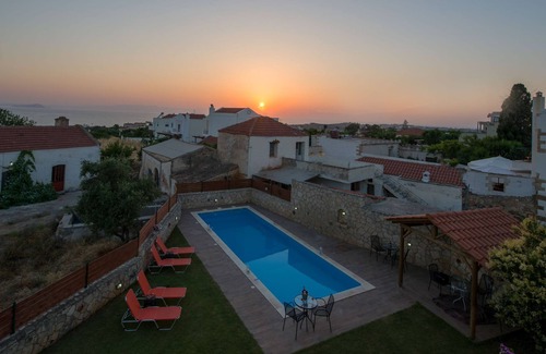 Chorafakia Apartment | Skandalis - Afrodite apartment with pool, sea view