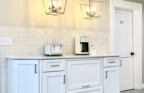 Skaneateles House | Skaneateles Retreat, 1875 Charm- 3 bedrooms 2025 remodel. Walk to the brewery!