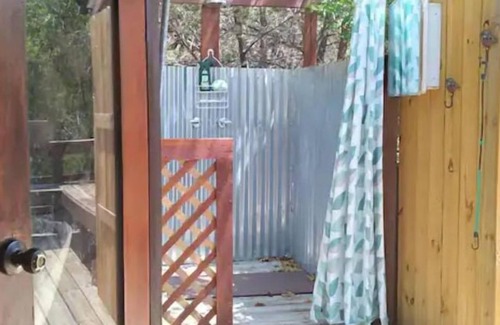 Kerrville House | Skeeters Place secluded private romantic getaway