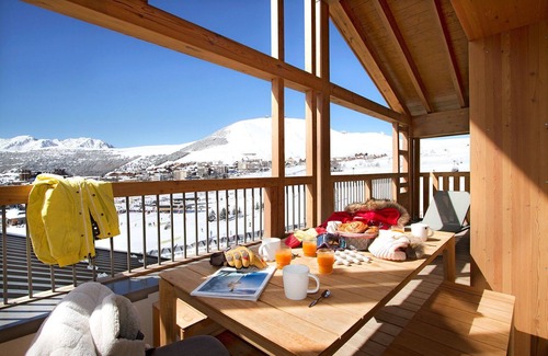 Bergers Condo | Ski aux pieds ! Beau T5 duplex avec accès piscine