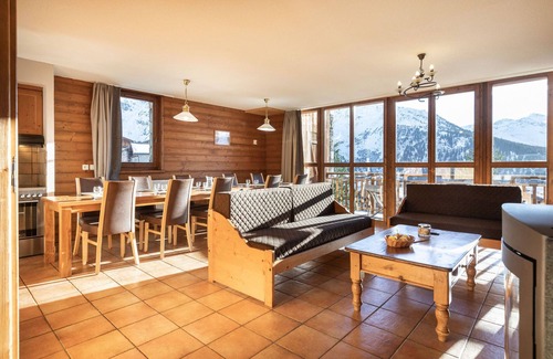 Les Eucherts Condo | Ski aux pieds | Piscine et sauna | Balcon privé