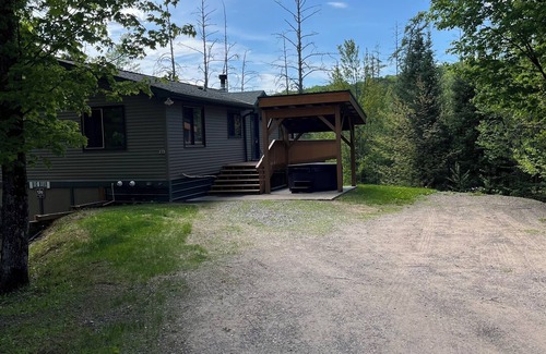 Stambaugh House | Ski Brule with Hill view and HotTub!
