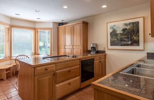 Elkhorn Village House | Ski bus stops at front door, court sports and indoor game room, bike path