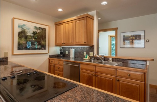 Elkhorn Village House | Ski bus stops at front door, court sports and indoor game room, bike path