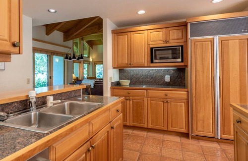 Elkhorn Village House | Ski bus stops at front door, court sports and indoor game room, bike path