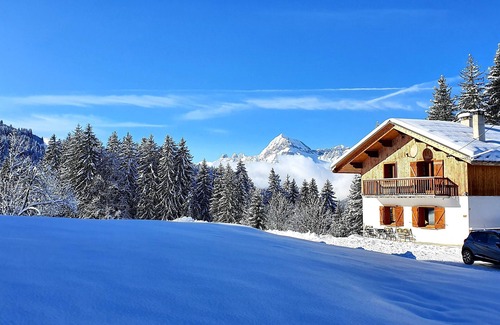 Notre-Dame-de-Bellecombe Ski Chalet | Ski Chalet with sauna, jacuzzi near ski lifts, in tranquil location near Megeve