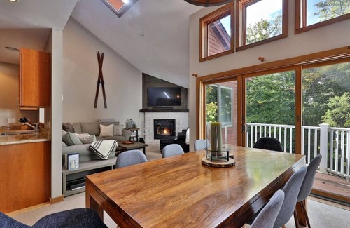 Ludlow Condo | Ski Condo With Direct Slope Access and Cozy Fireplace