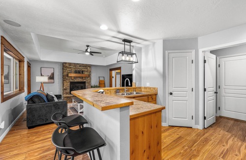 Fir Grove Estates House | Ski Haus- Remodeled- Near Tamarack and Lake Cascade- pet ok