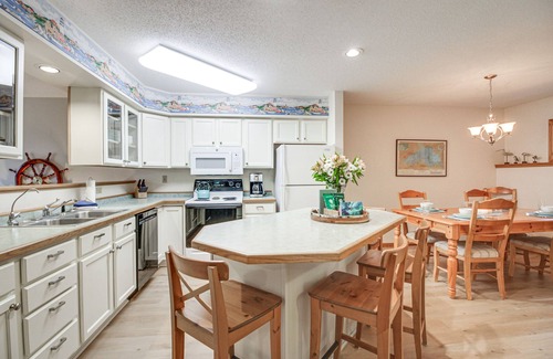 Tofte House | Ski, Hike, Bike, Relax: Tofte Townhome w/Deck!
