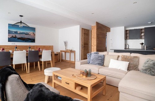 Arc-1600 Apartment | Ski-in chalet with fireplace and parking