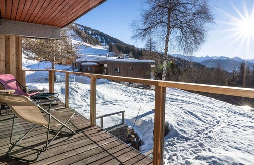 Arc-1600 Apartment | Ski-in chalet with fireplace and parking